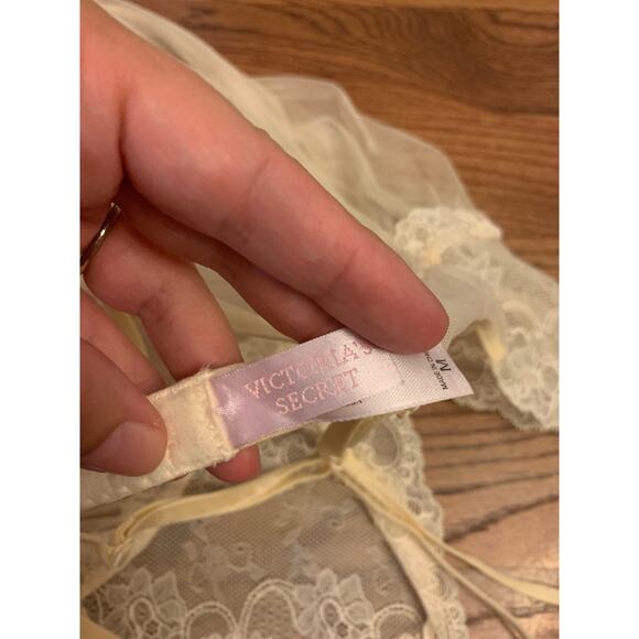 Victoria's Secret cream lace Lingerie - Picture 7 of 9